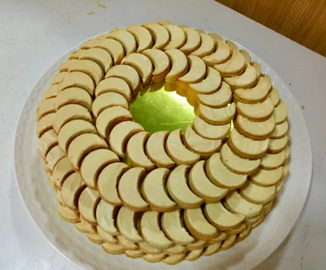 Couronne de sablés glacés