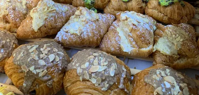 Croissant praliné et amandes effilées